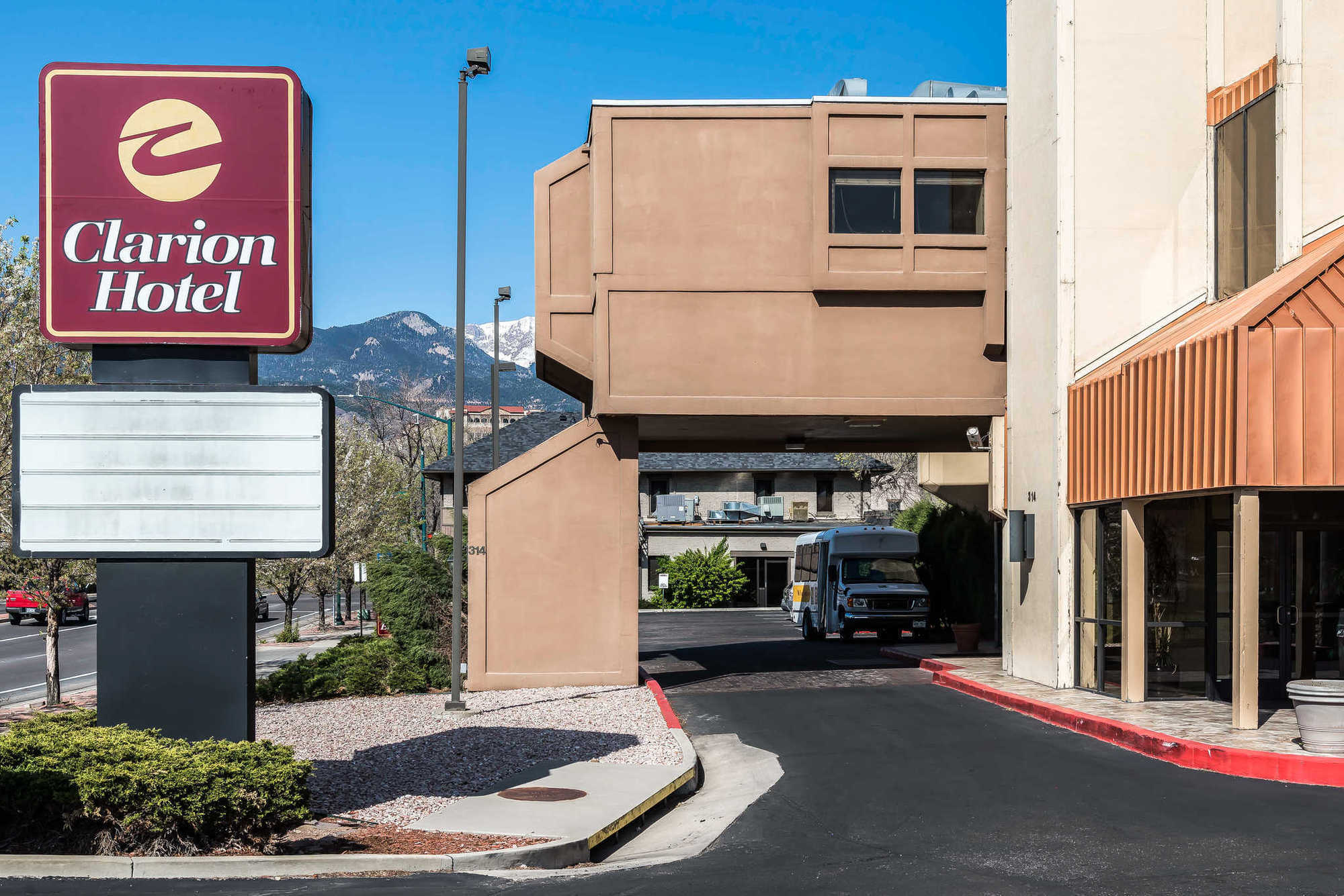Clarion Hotel & Conference Center Colorado Springs Exterior foto
